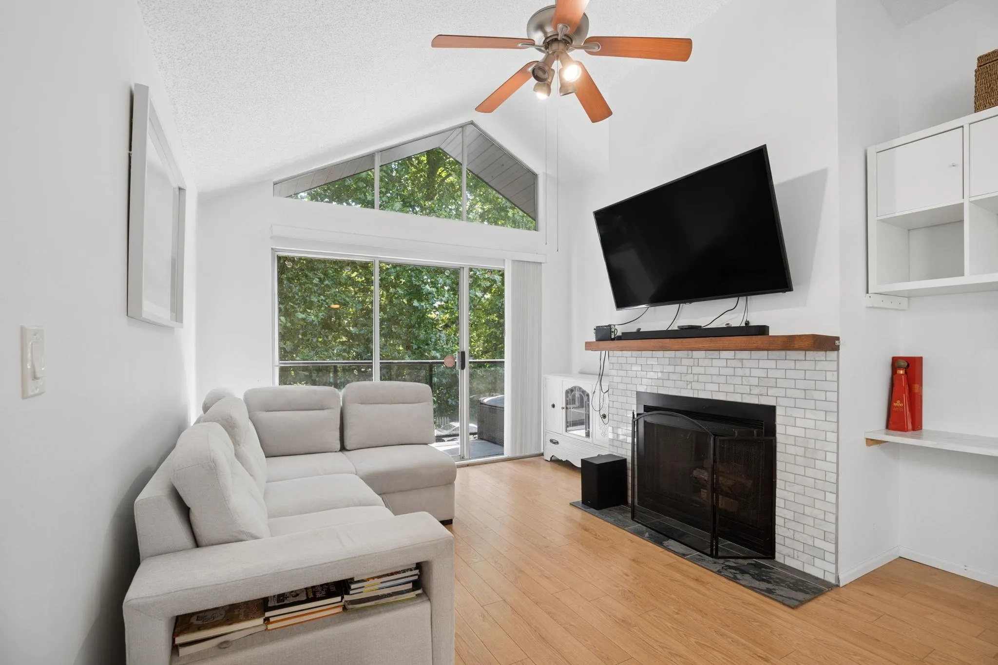 230 Mowat Street #303
