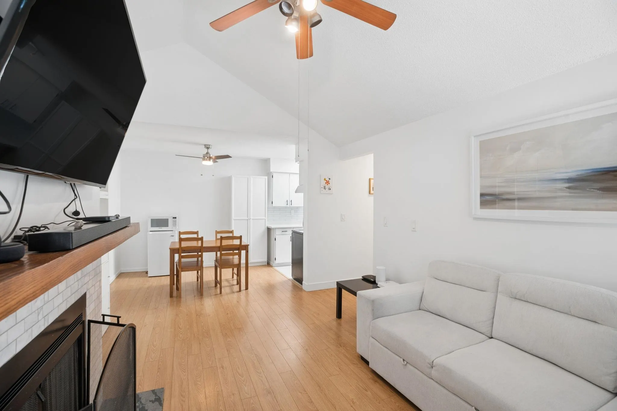230 Mowat Street #303
