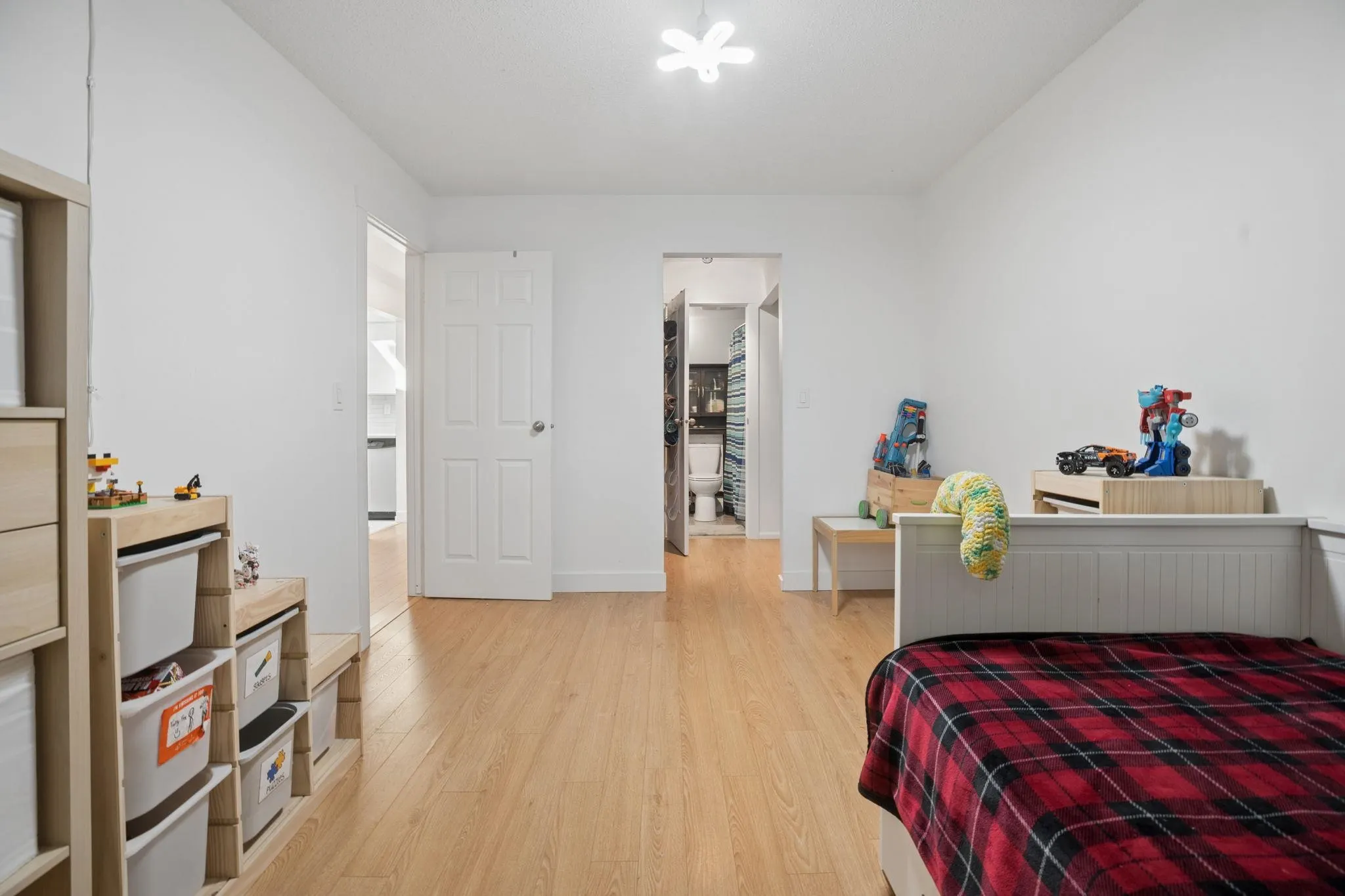 230 Mowat Street #303