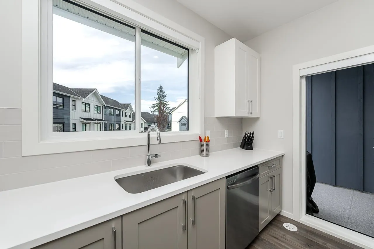 1833 165a Avenue #101