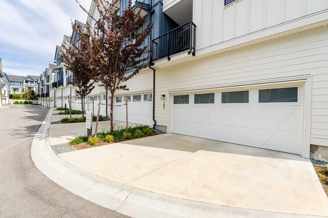 1833 165a Avenue #101