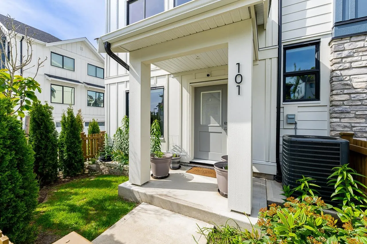 1833 165a Avenue #101