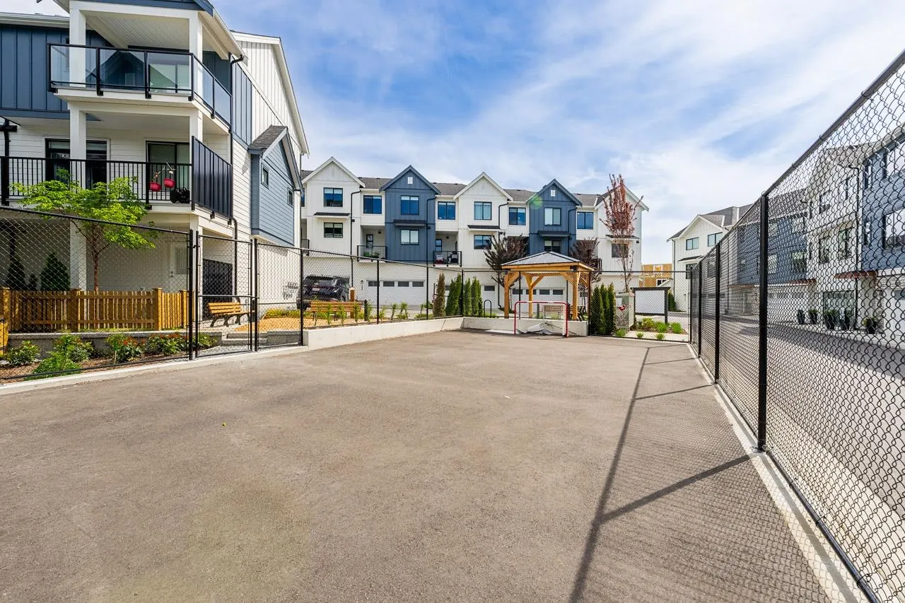 1833 165a Avenue #101