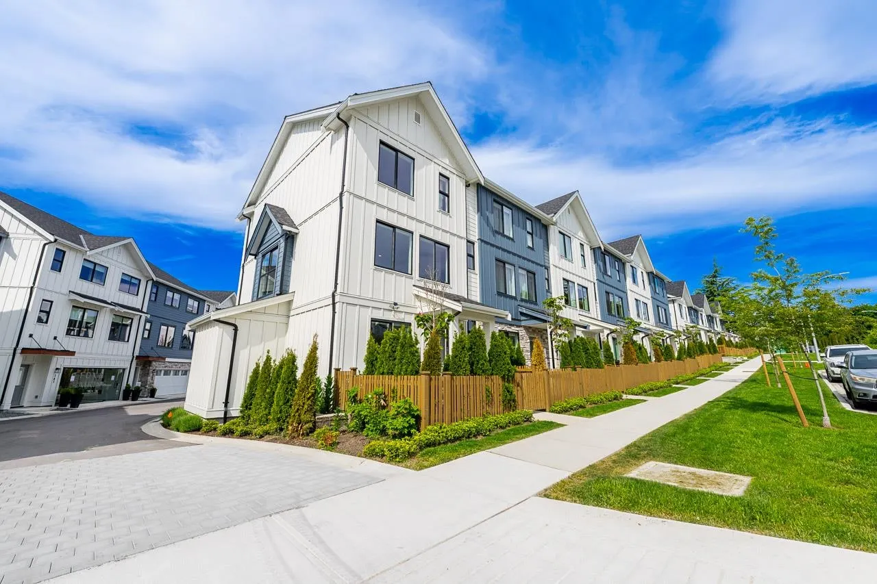 1833 165a Avenue #101