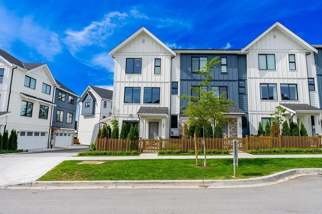 1833 165a Avenue #101
