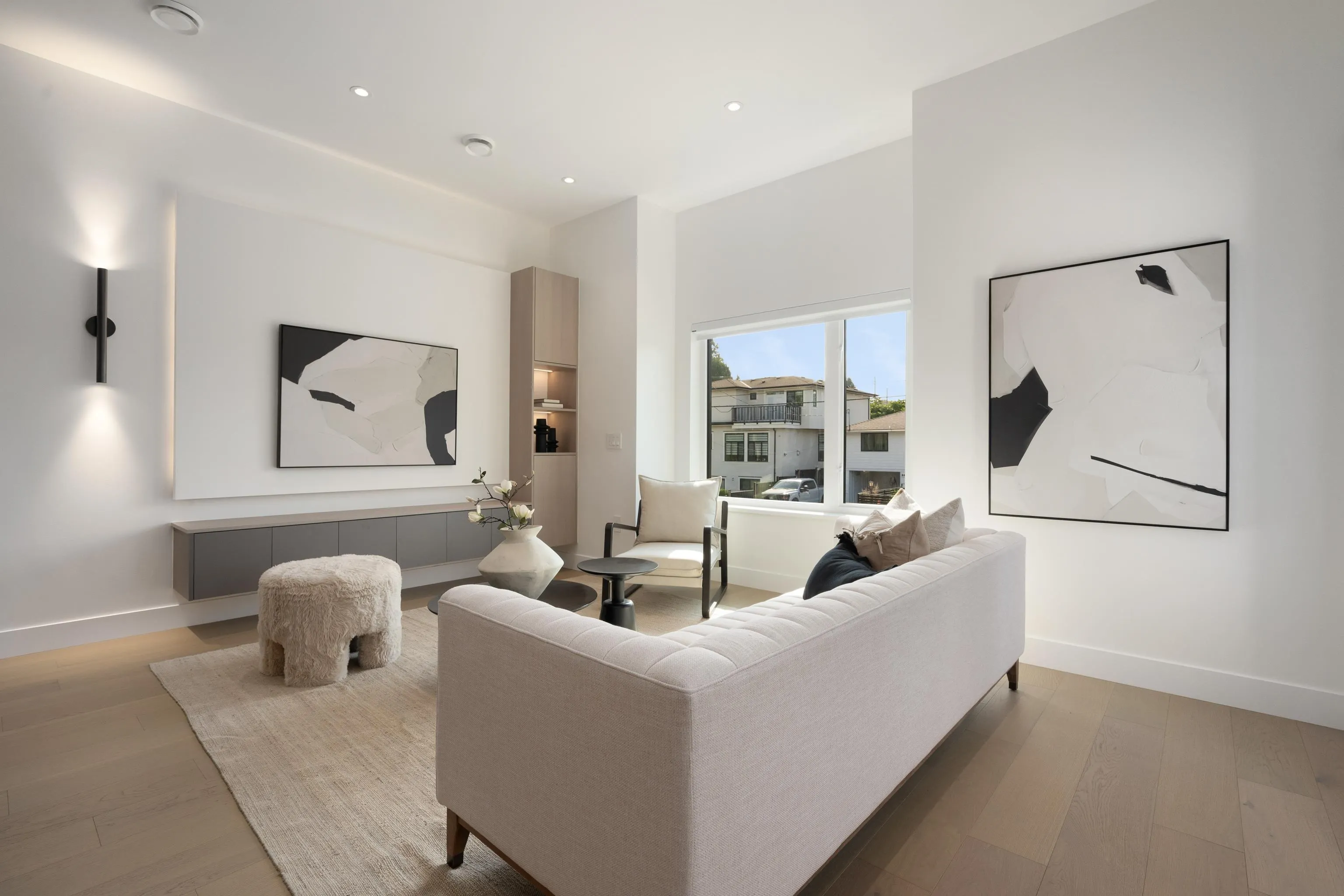8483 16 Avenue #1