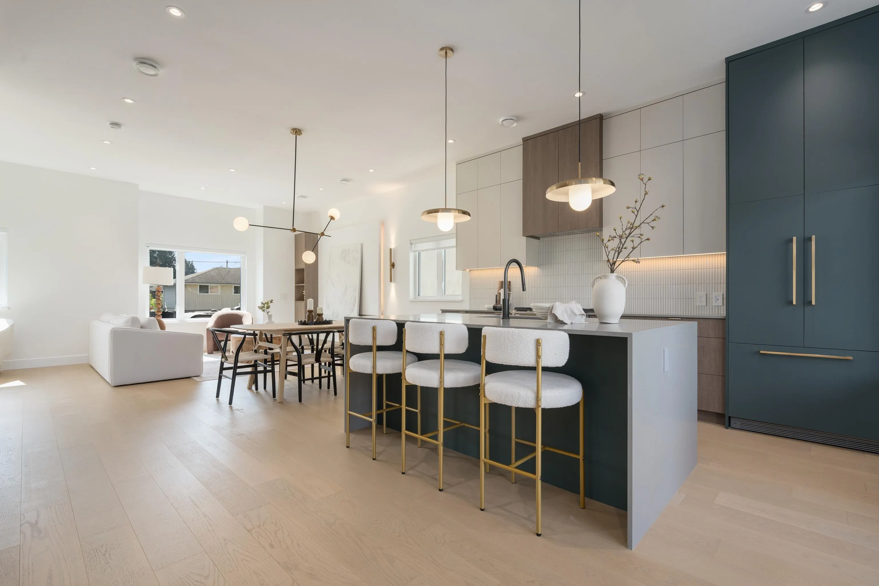 8483 16 Avenue #2