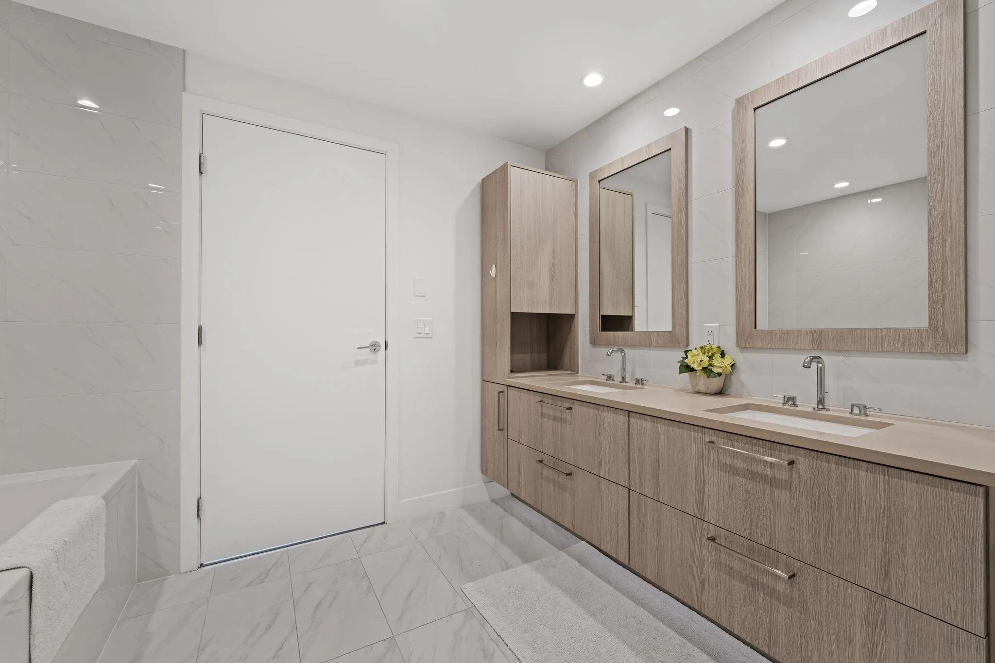 707 E 3 Street #208