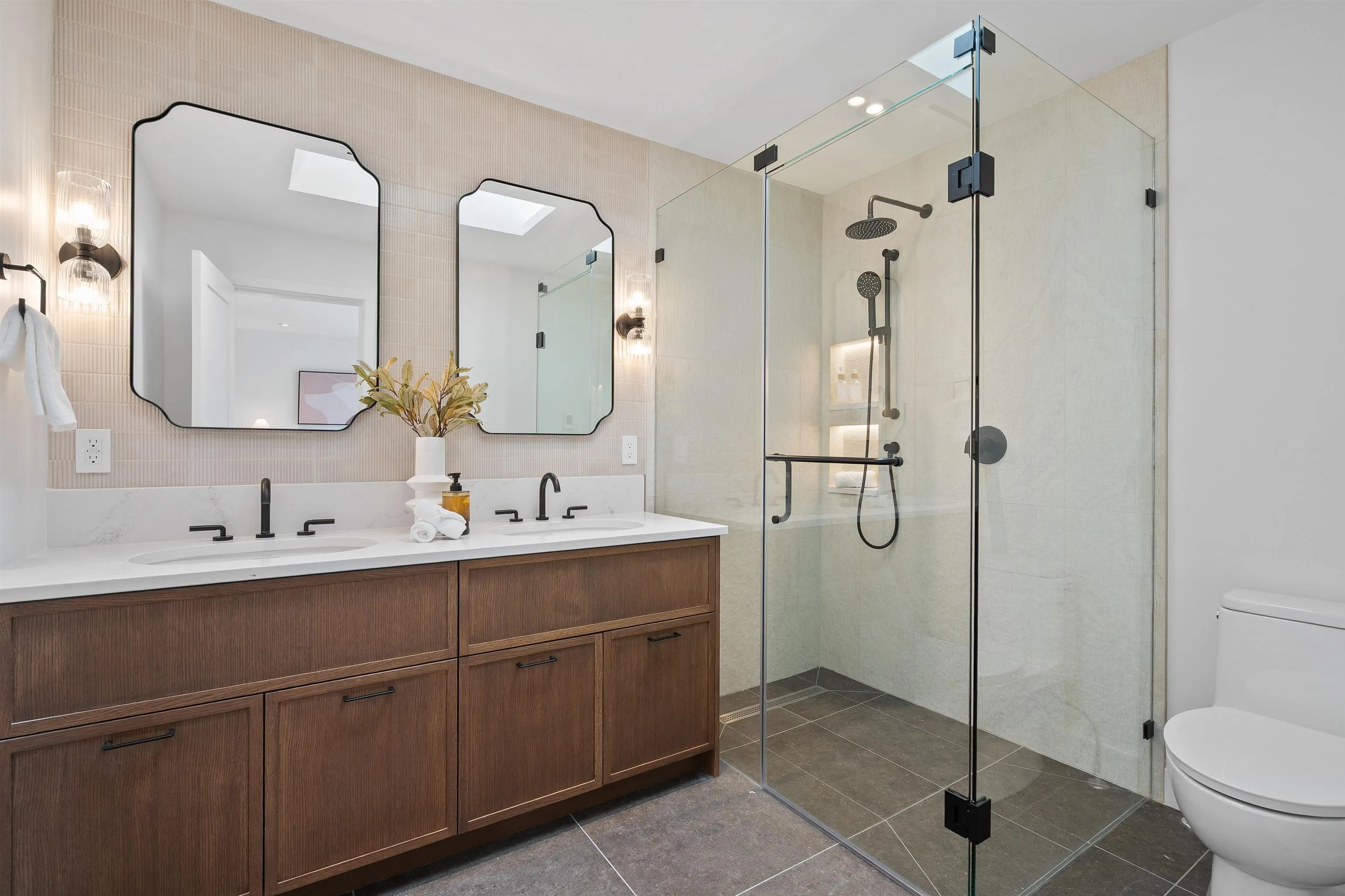 1060 Stratford Avenue #4