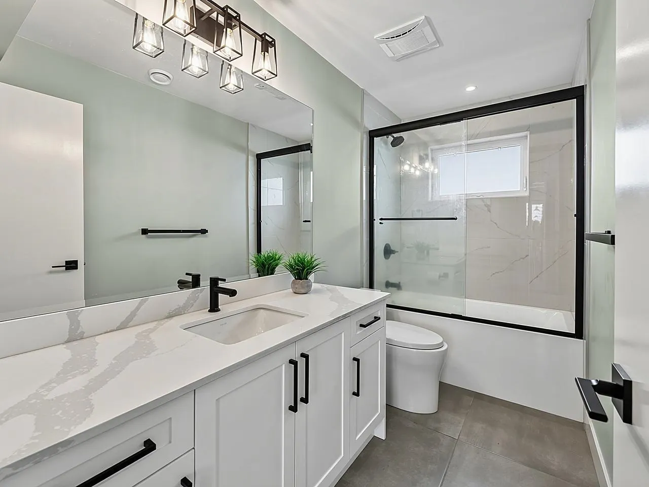 1324 W 15th Street