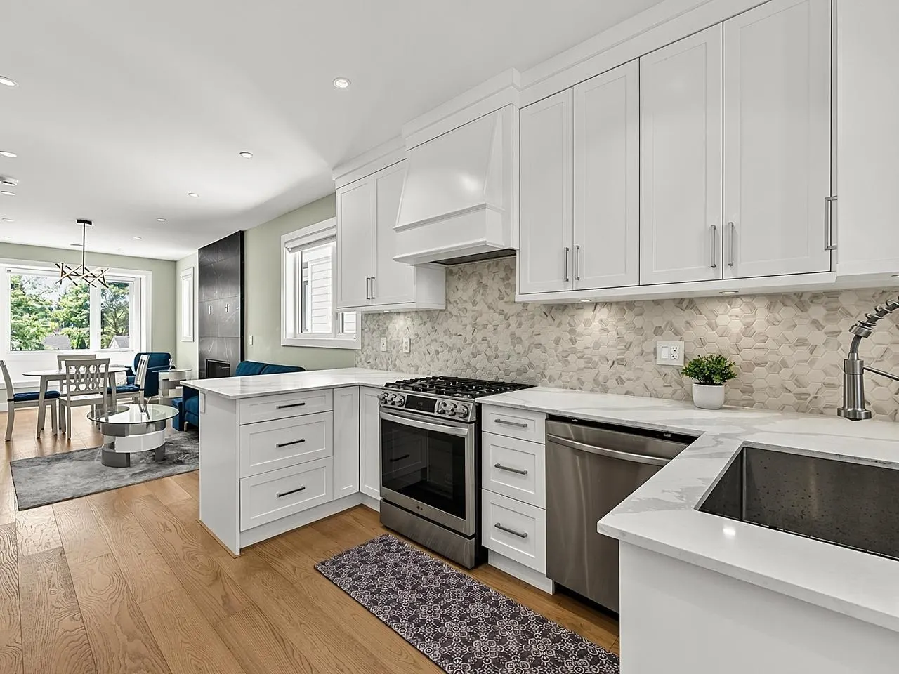 1324 W 15th Street