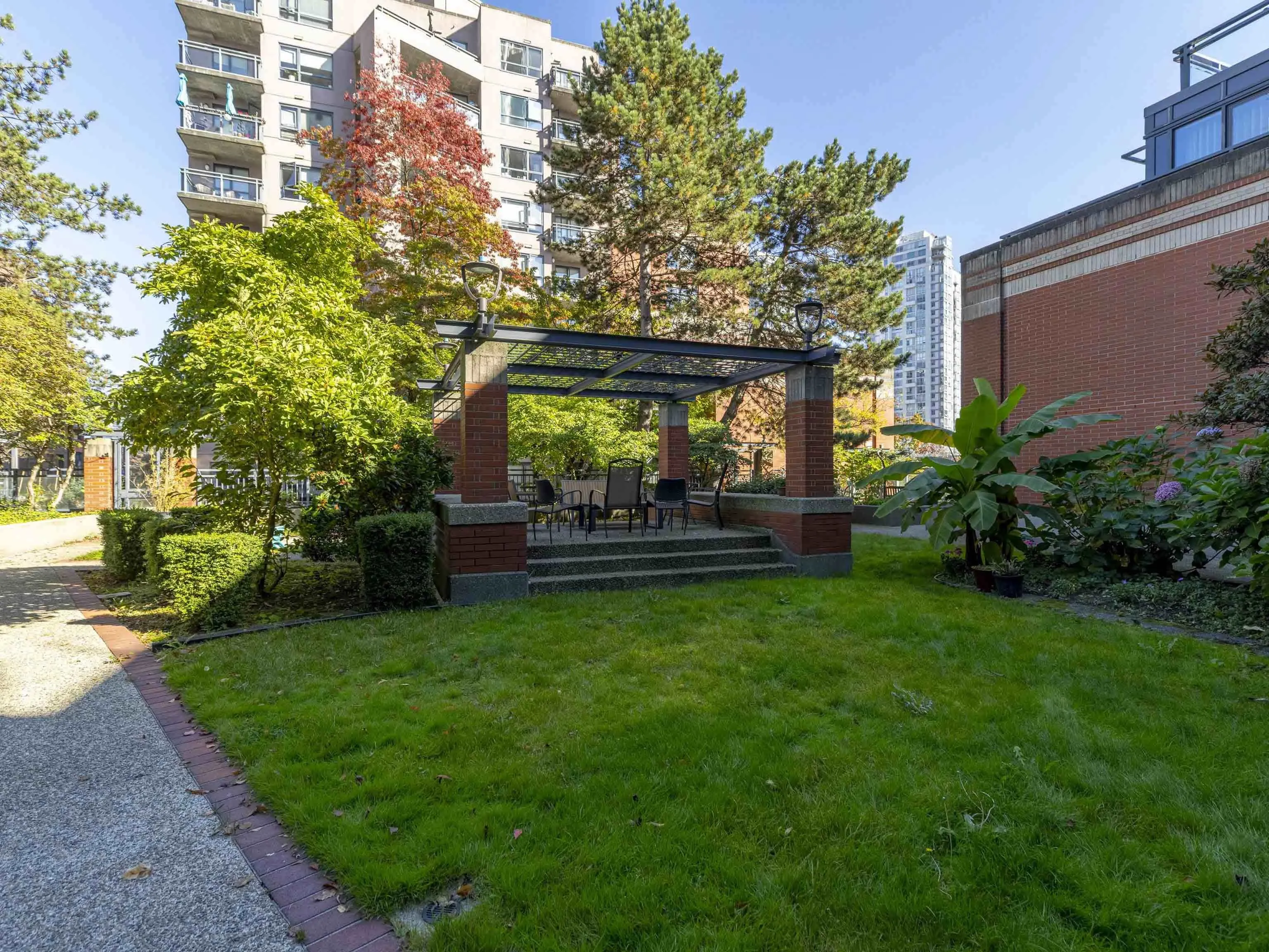 289 Drake Street #701
