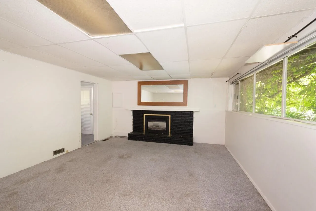 1241 Nepal Crescent