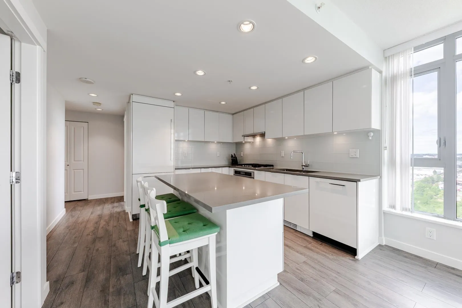 2388 Madison Avenue #2006