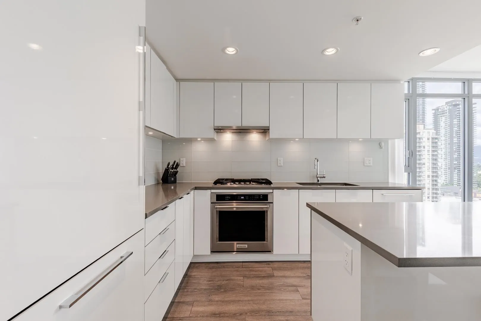 2388 Madison Avenue #2006