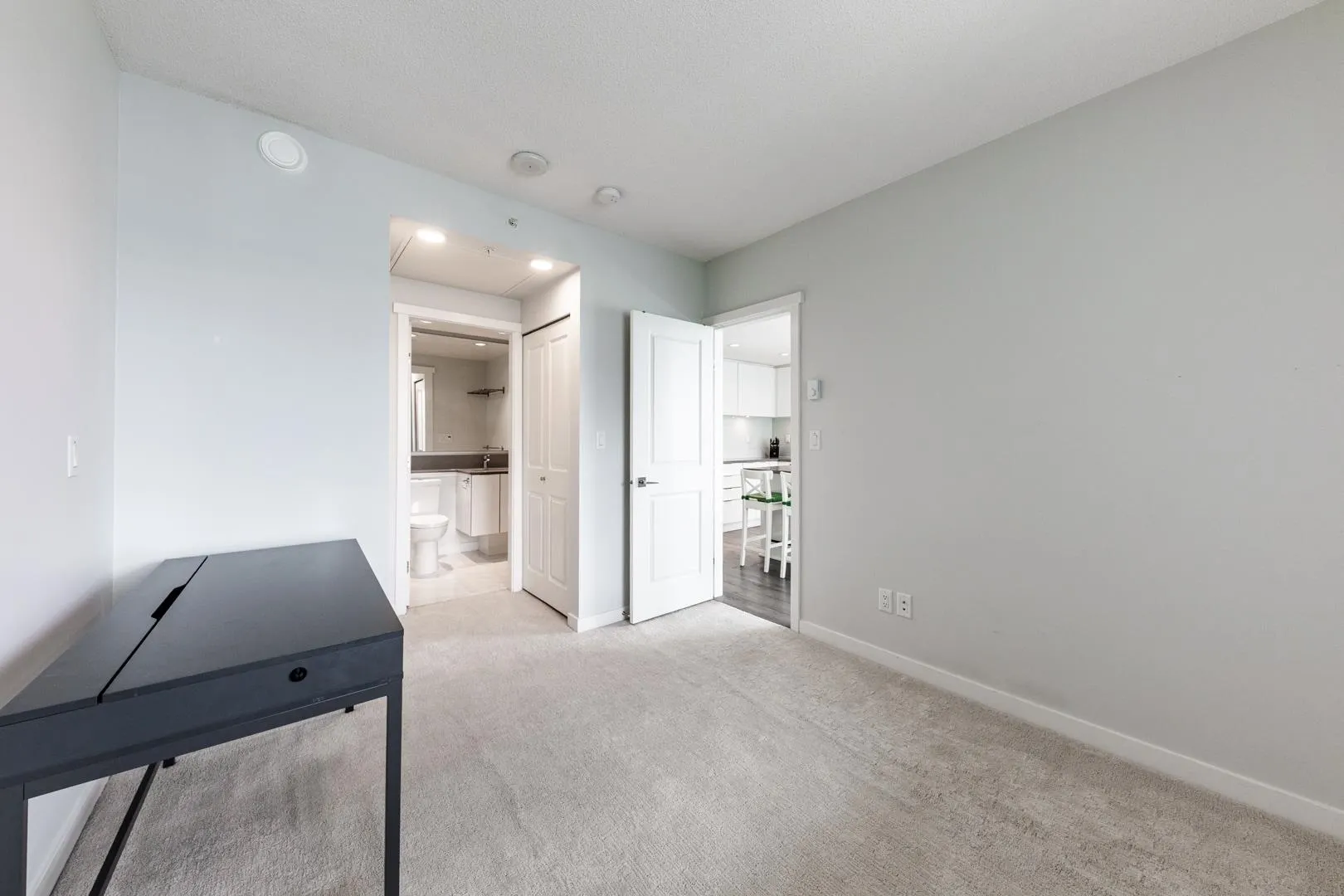 2388 Madison Avenue #2006