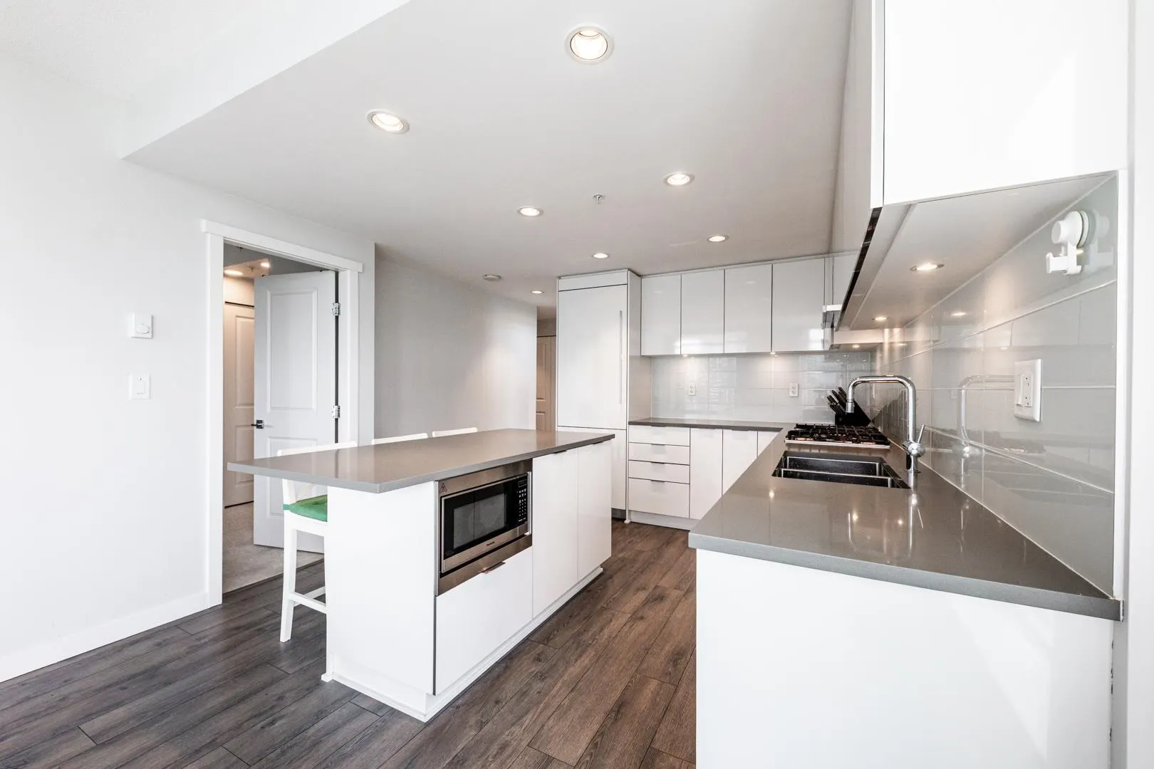 2388 Madison Avenue #2006