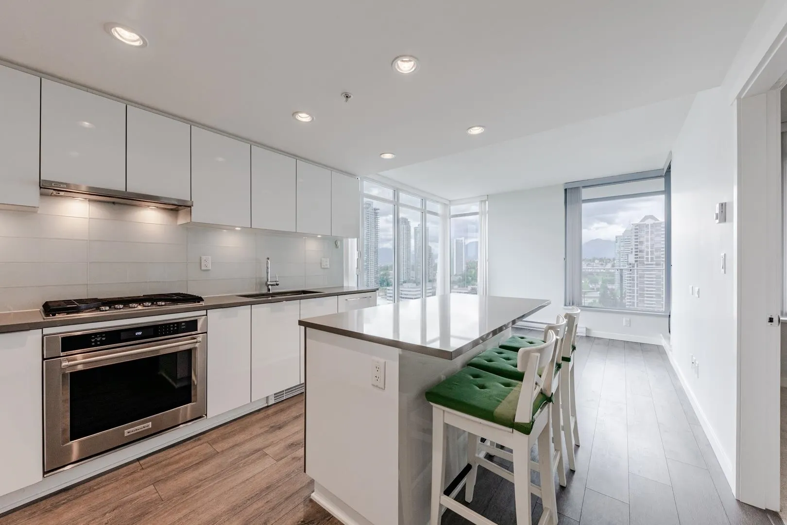 2388 Madison Avenue #2006