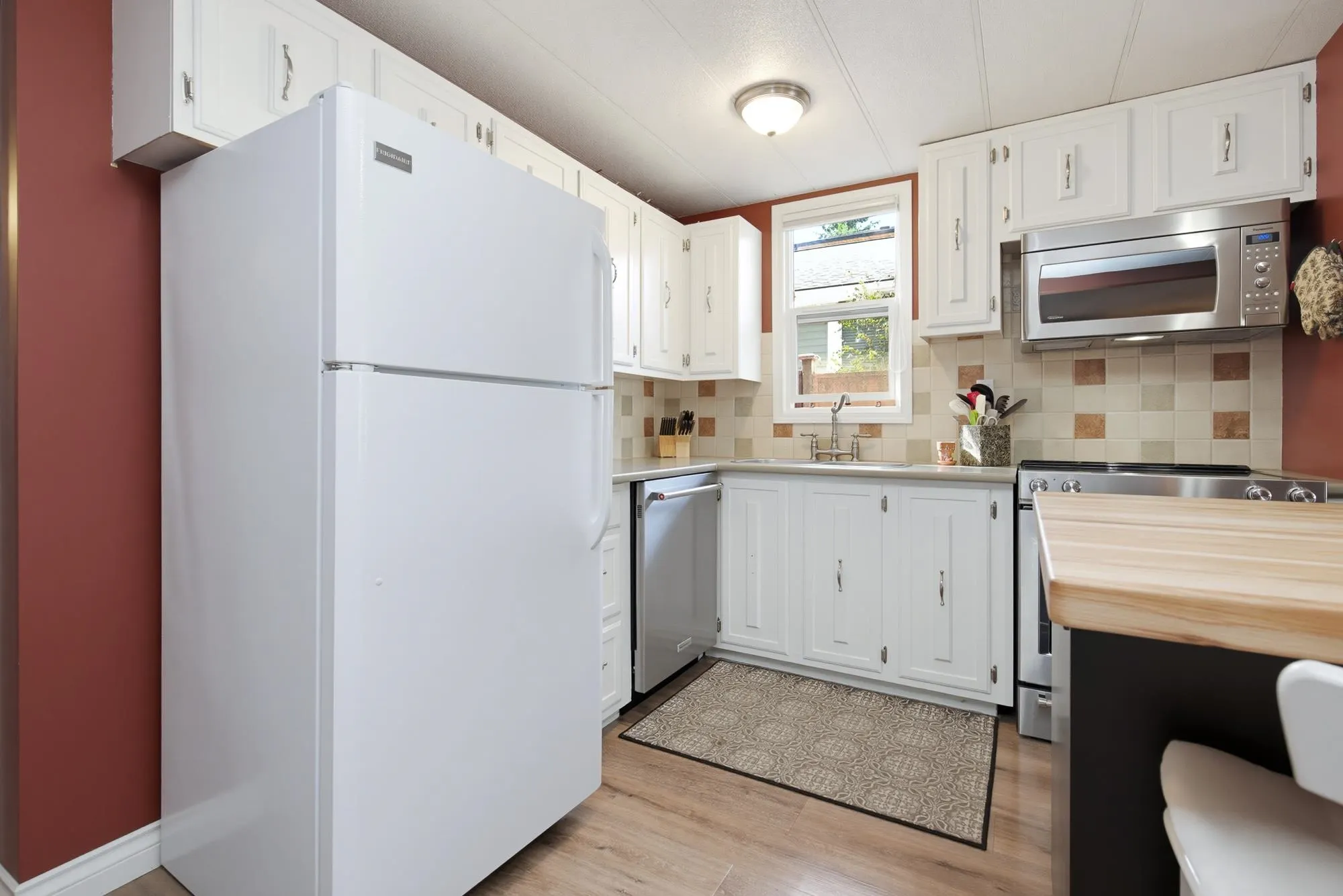 31590 Oakridge Crescent