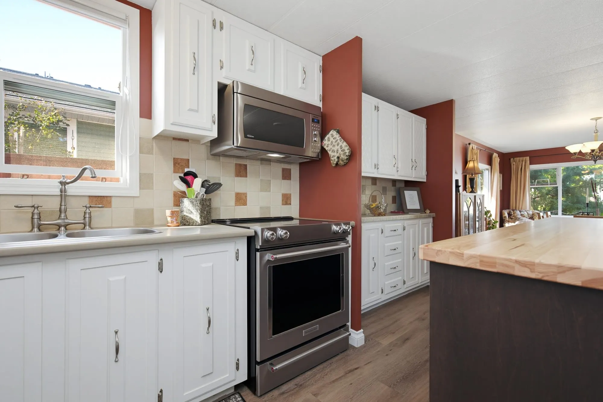 31590 Oakridge Crescent