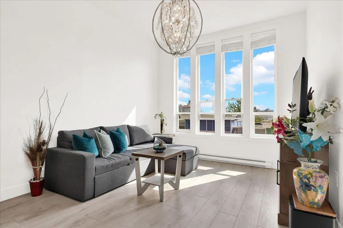 1209 Fourth Avenue #6