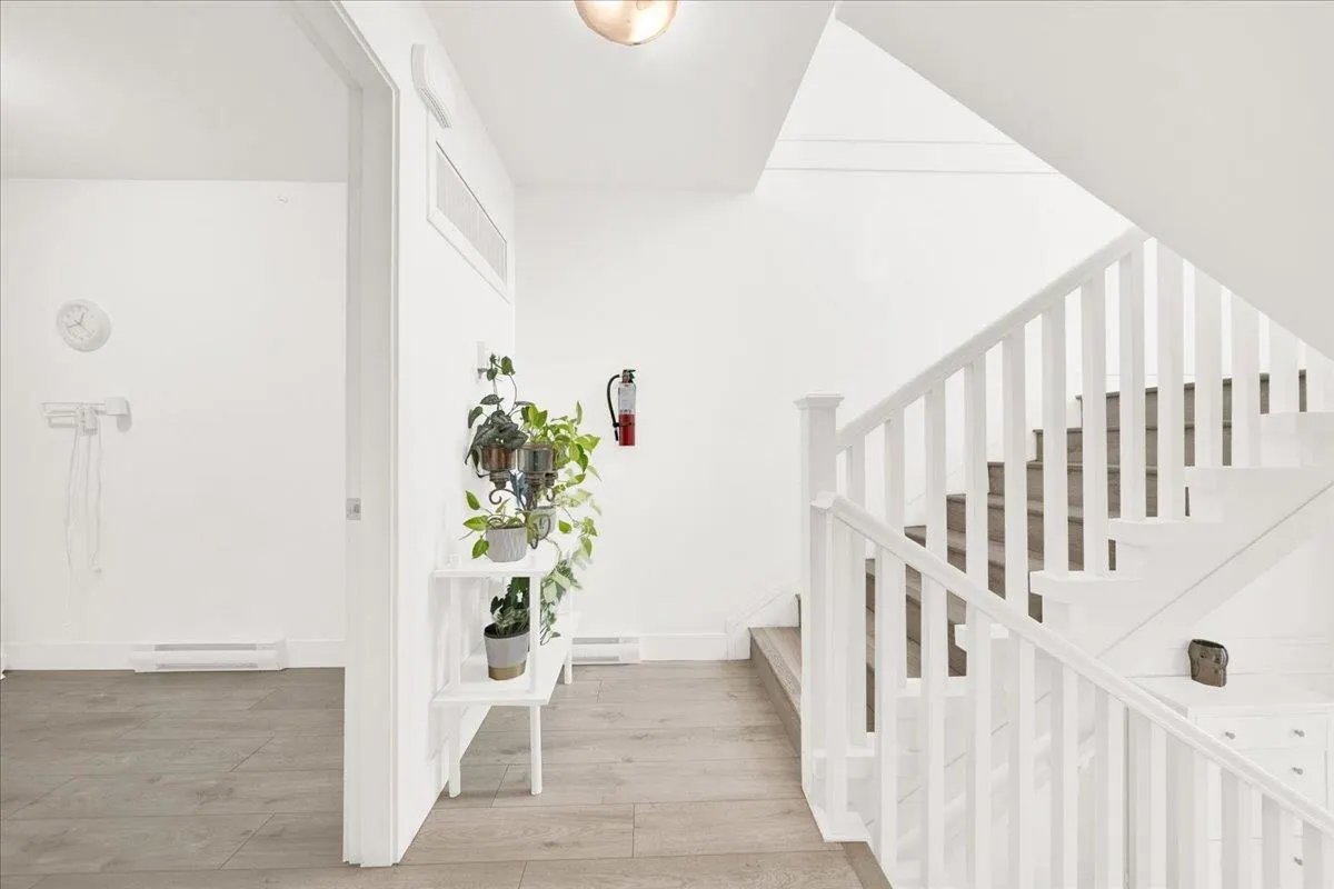 1209 Fourth Avenue #6