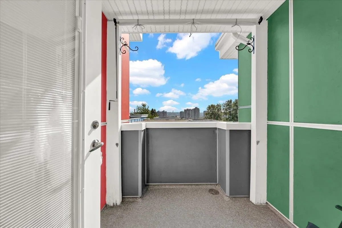 1209 Fourth Avenue #6
