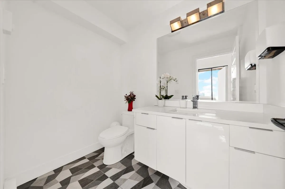 1209 Fourth Avenue #6