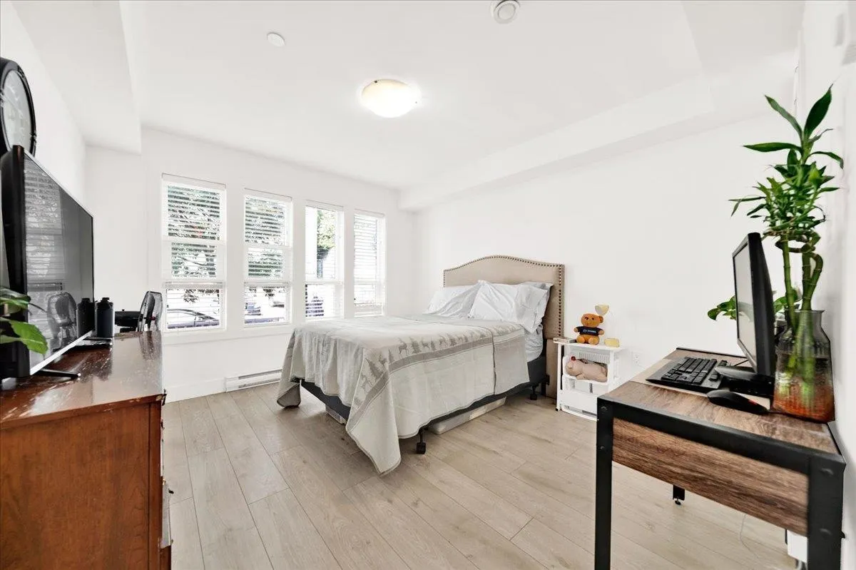 1209 Fourth Avenue #6