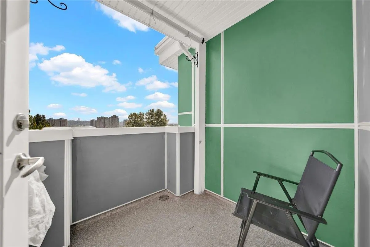 1209 Fourth Avenue #6