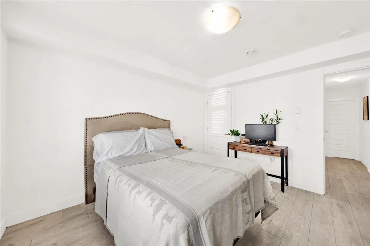 1209 Fourth Avenue #6