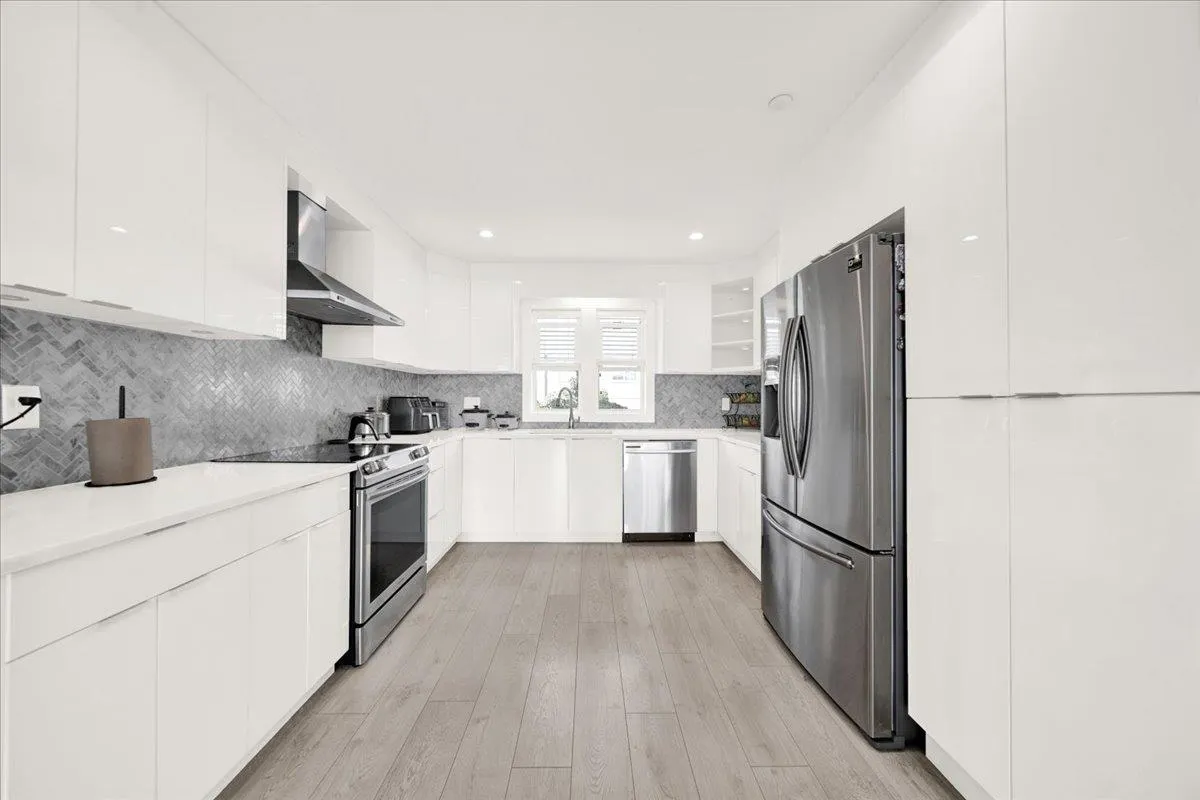 1209 Fourth Avenue #6