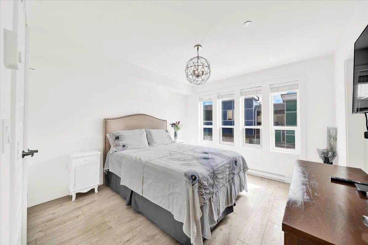 1209 Fourth Avenue #6