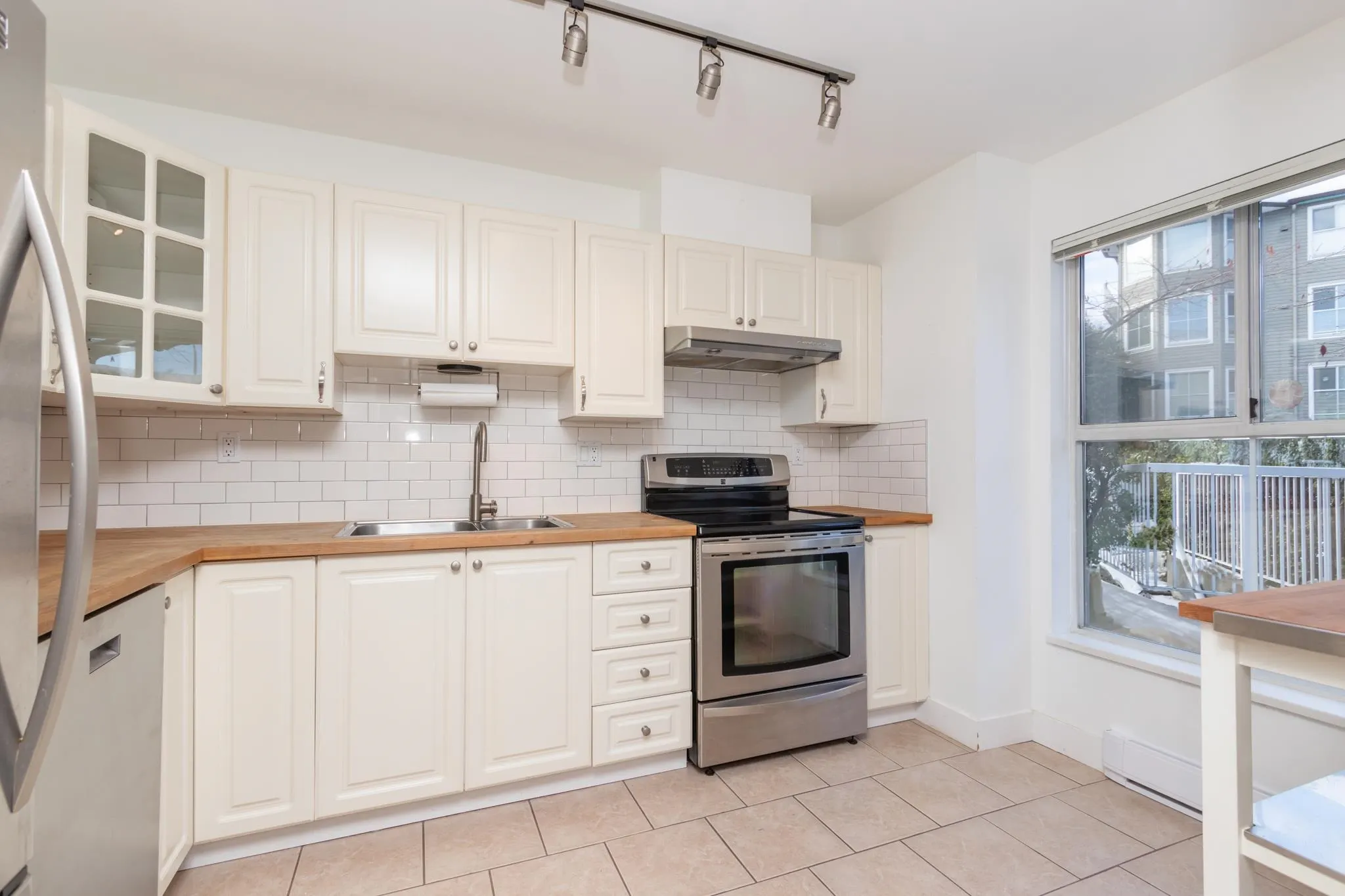 15150 108 Avenue #103