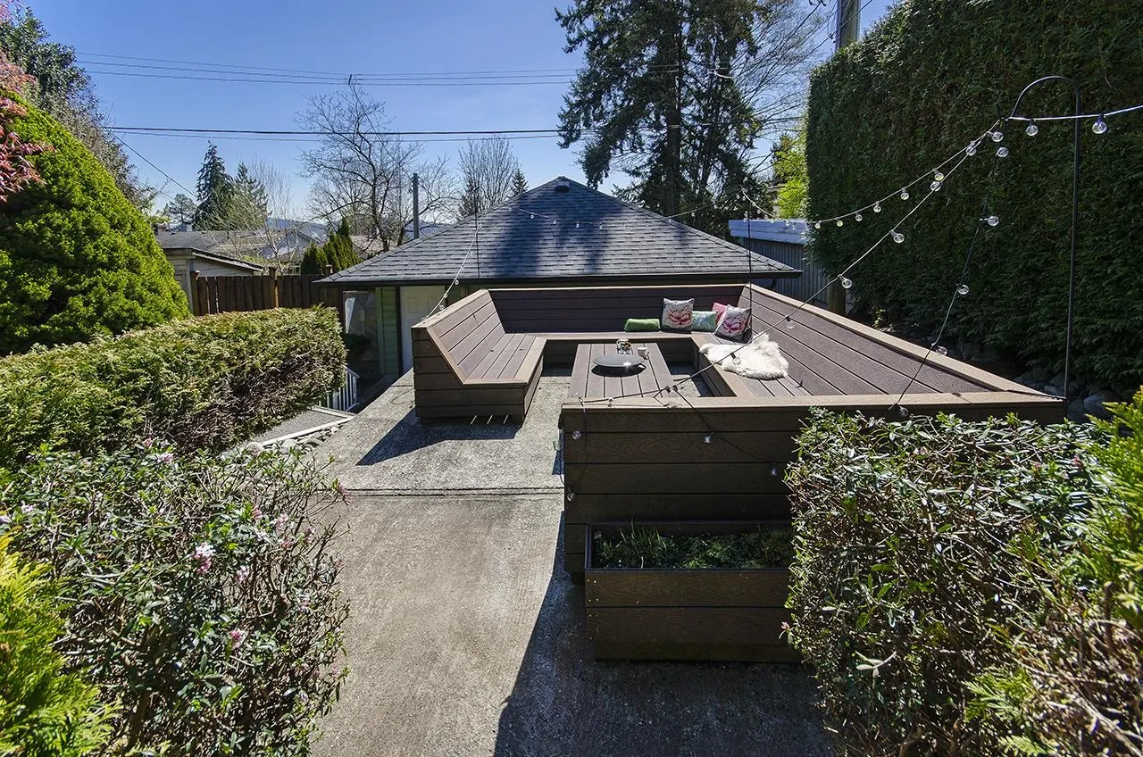 1075 Adderley Street