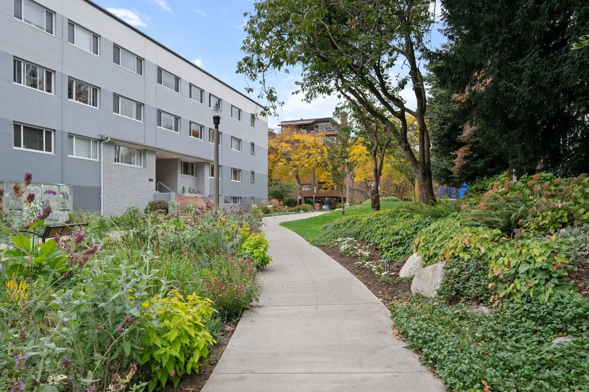 828 Gilford Street #102