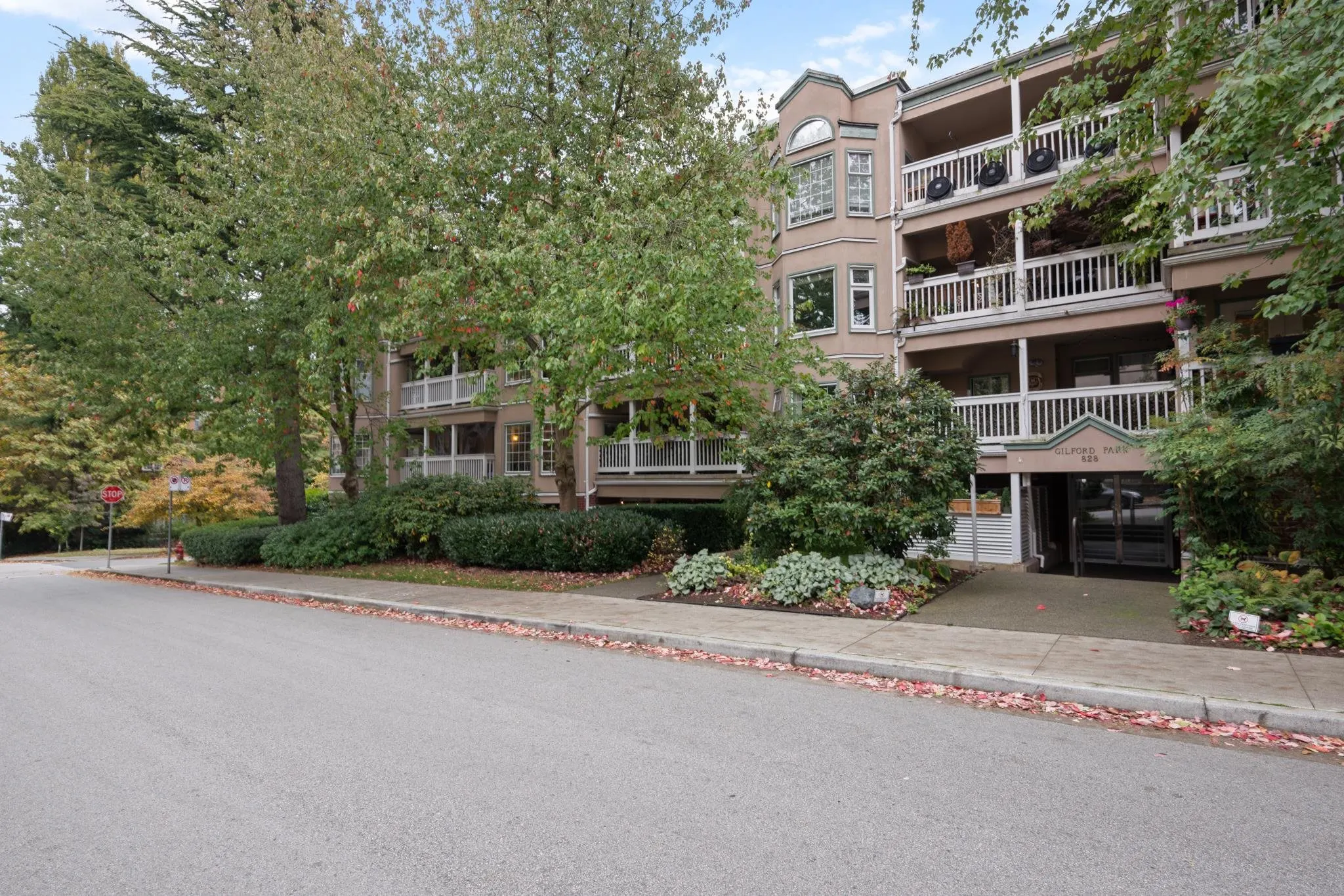 828 Gilford Street #102