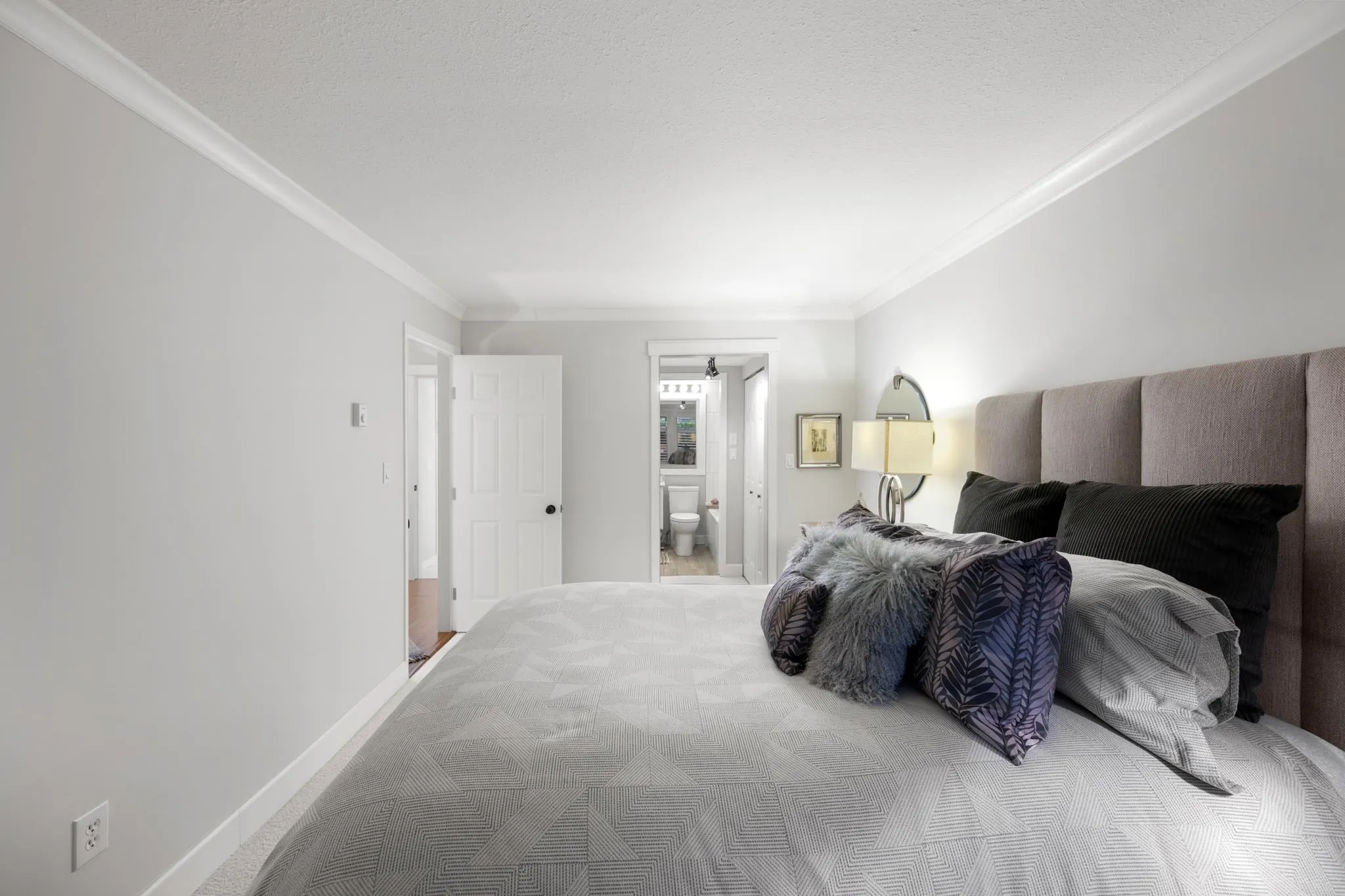 828 Gilford Street #102