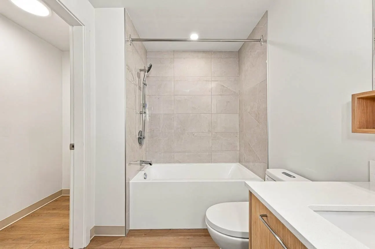 1529 Oxford #409
