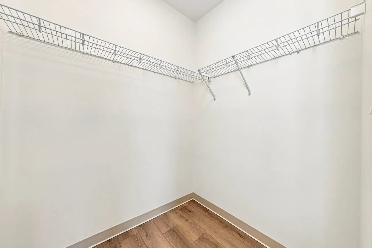 1529 Oxford #409