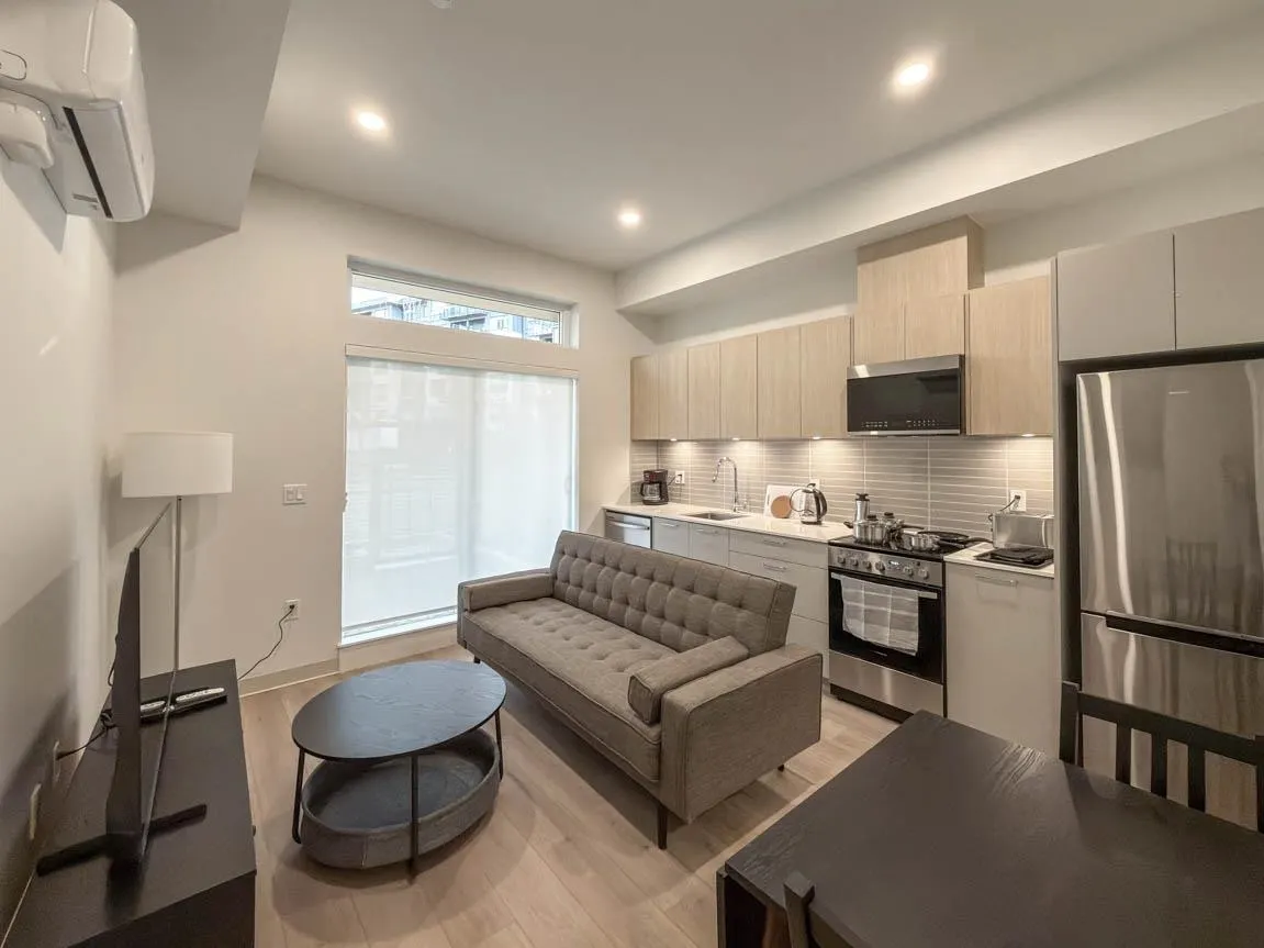 1529 Oxford #101