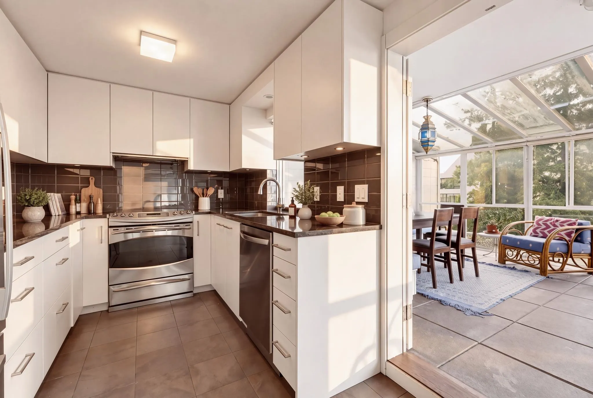1425 Esquimalt Avenue #701