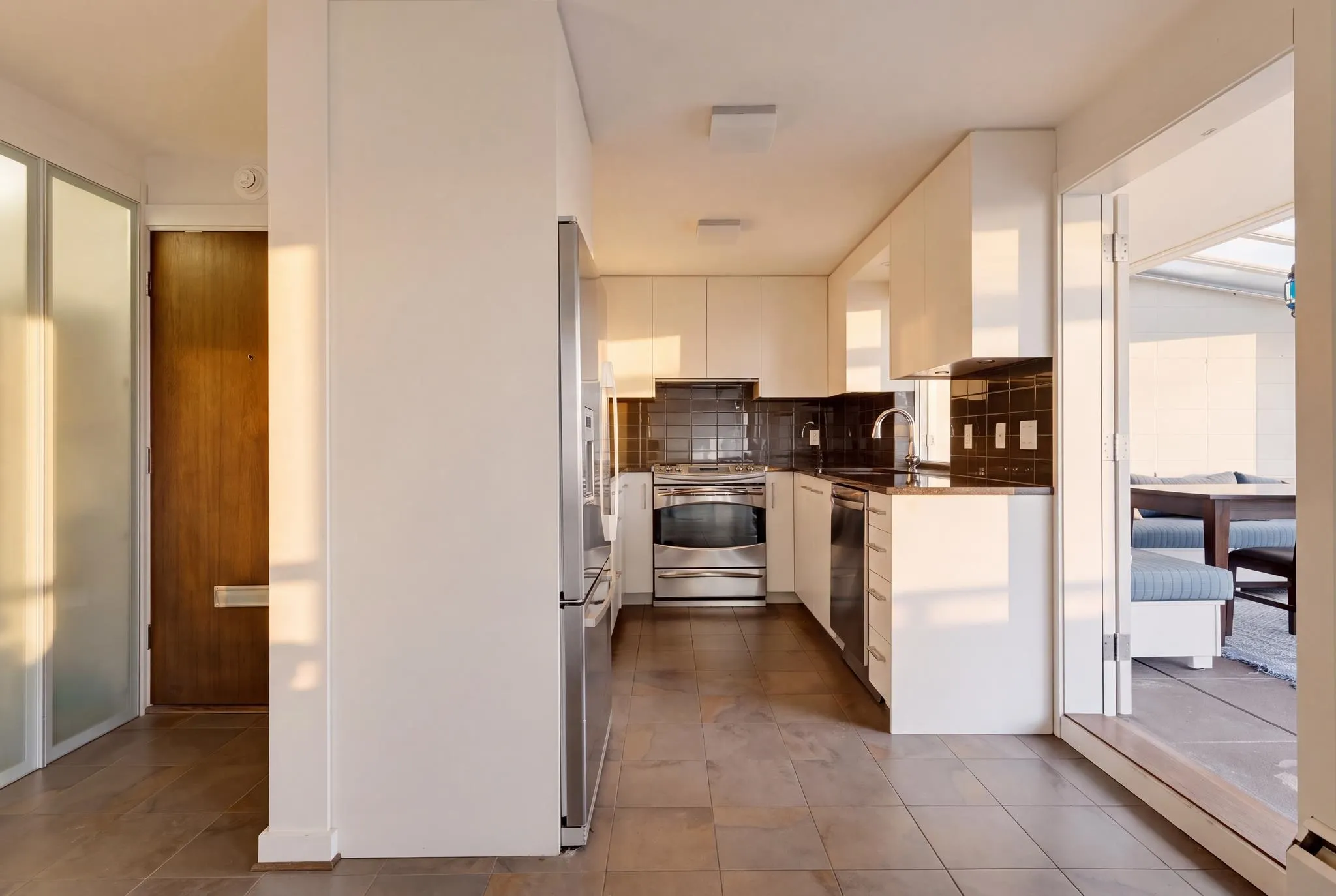 1425 Esquimalt Avenue #701