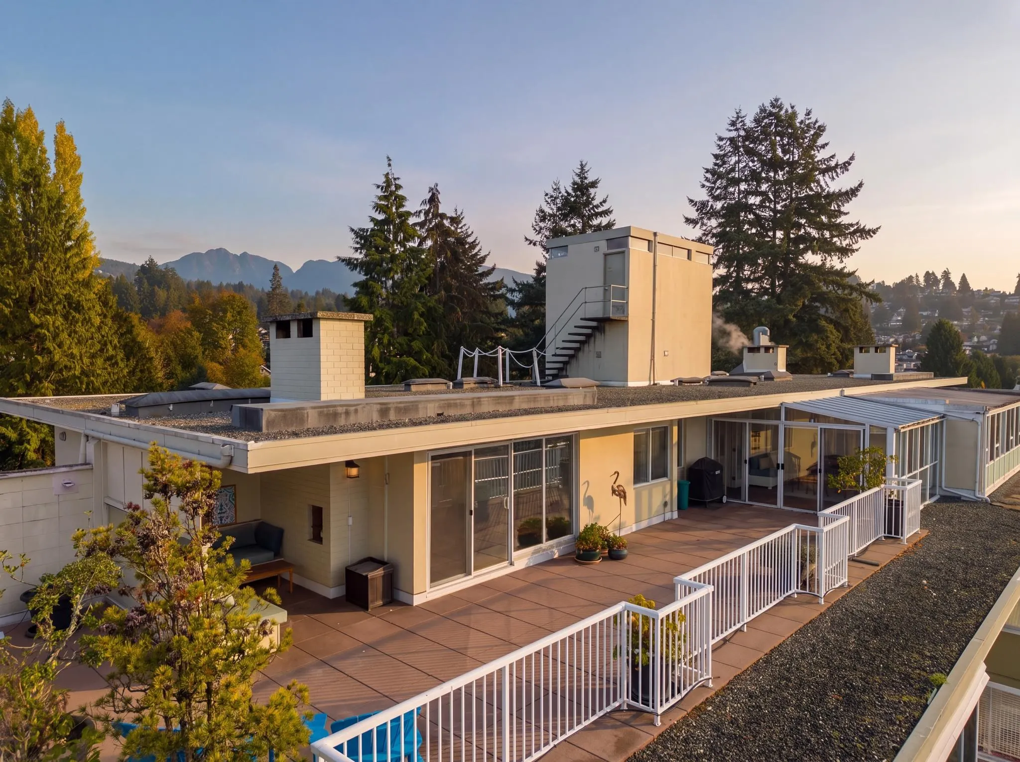 1425 Esquimalt Avenue #701