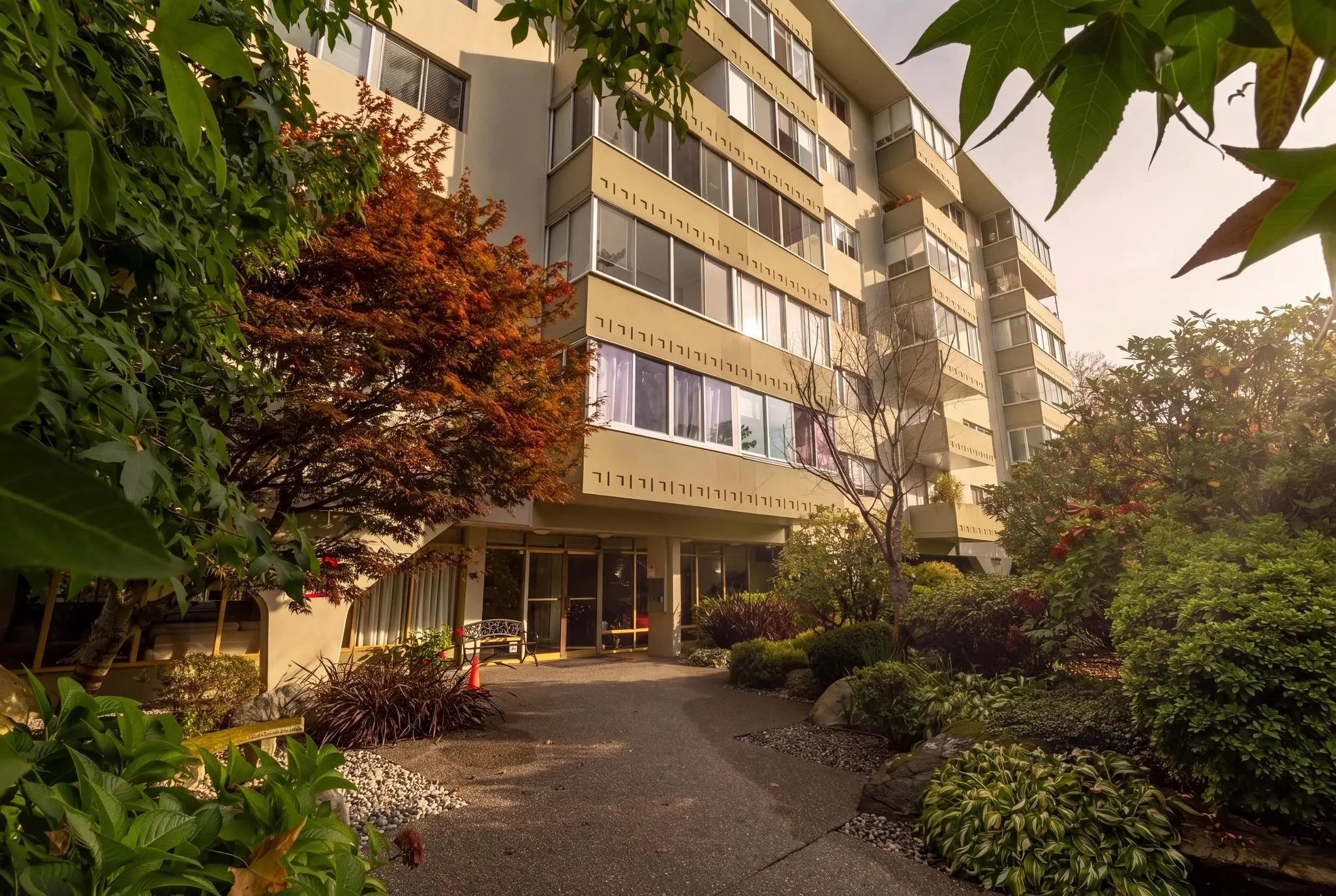 1425 Esquimalt Avenue #701