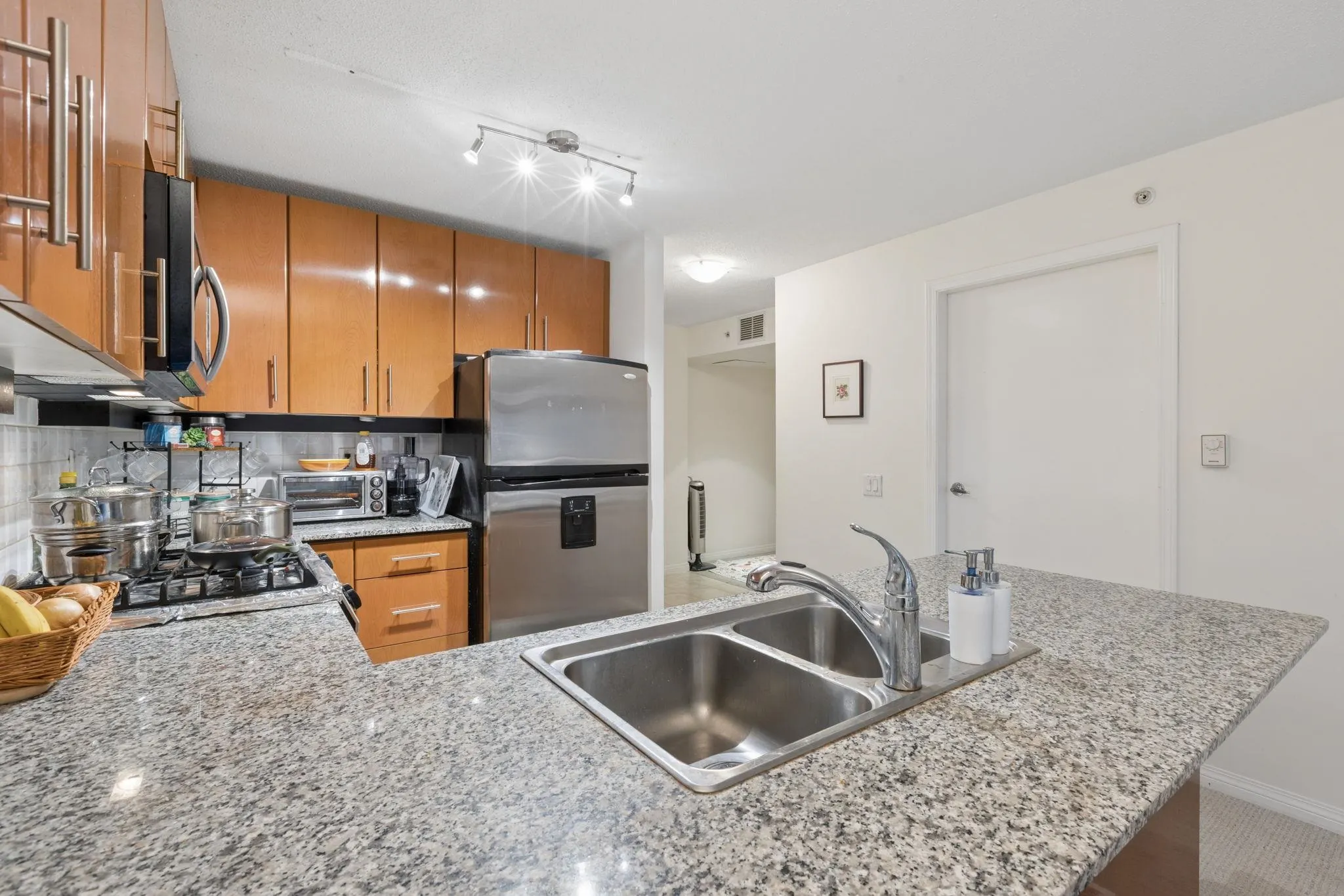188 E Esplanade #607