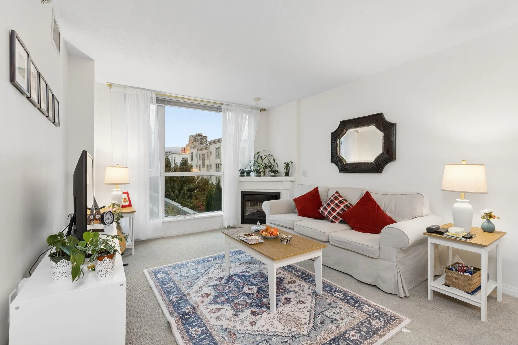 188 E Esplanade #607
