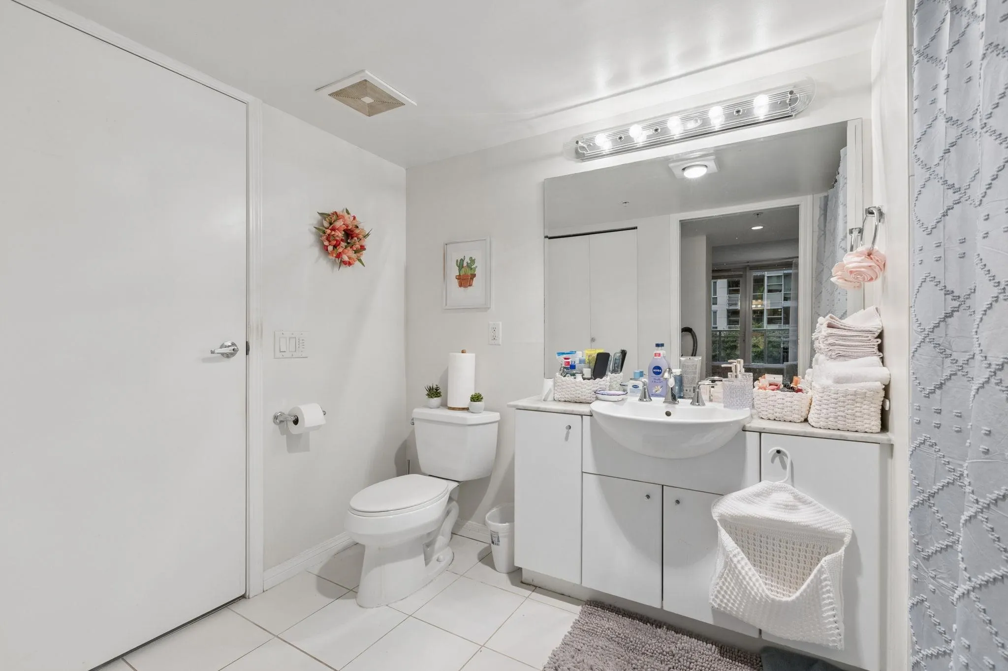 188 E Esplanade #607