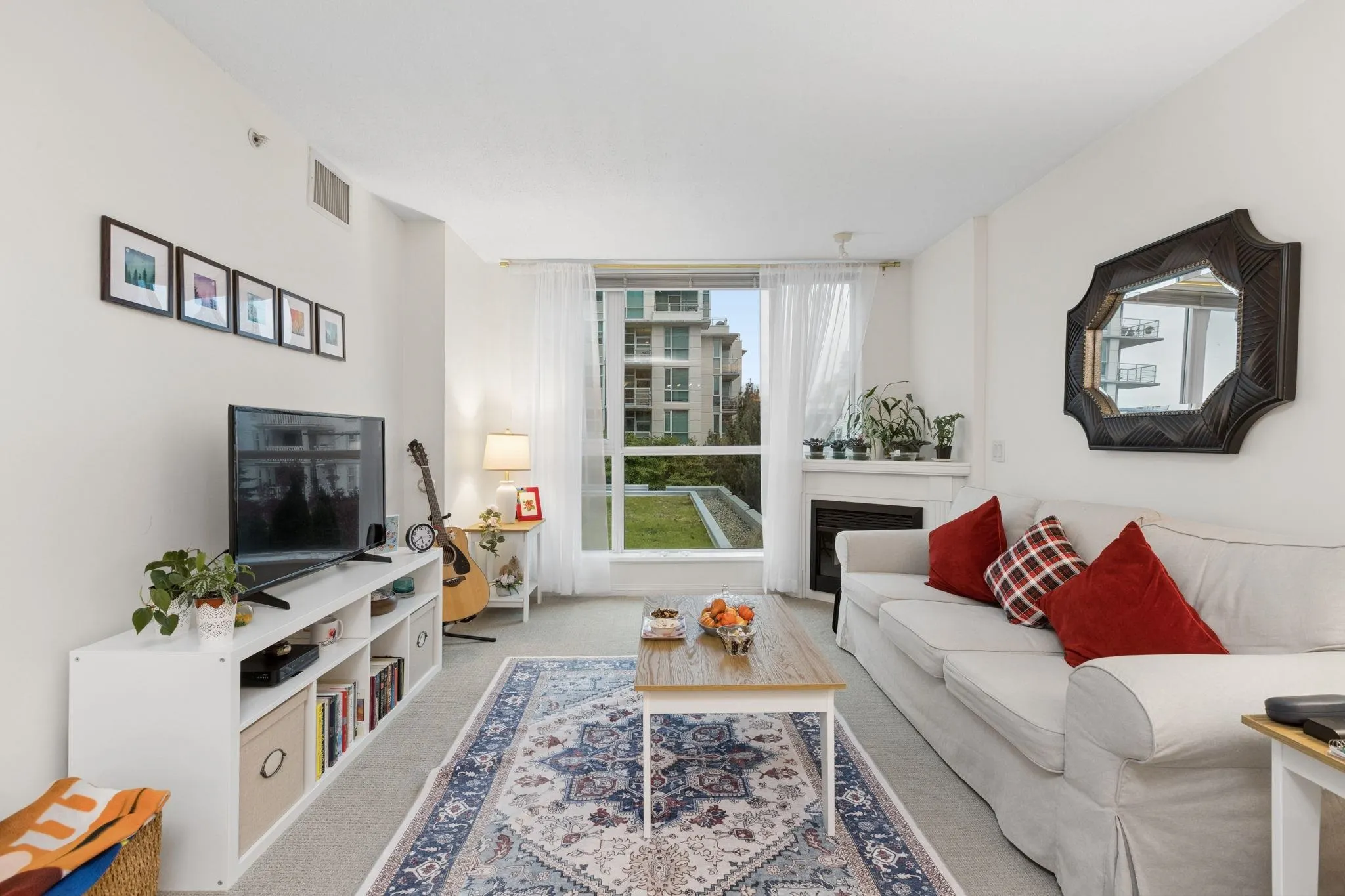 188 E Esplanade #607
