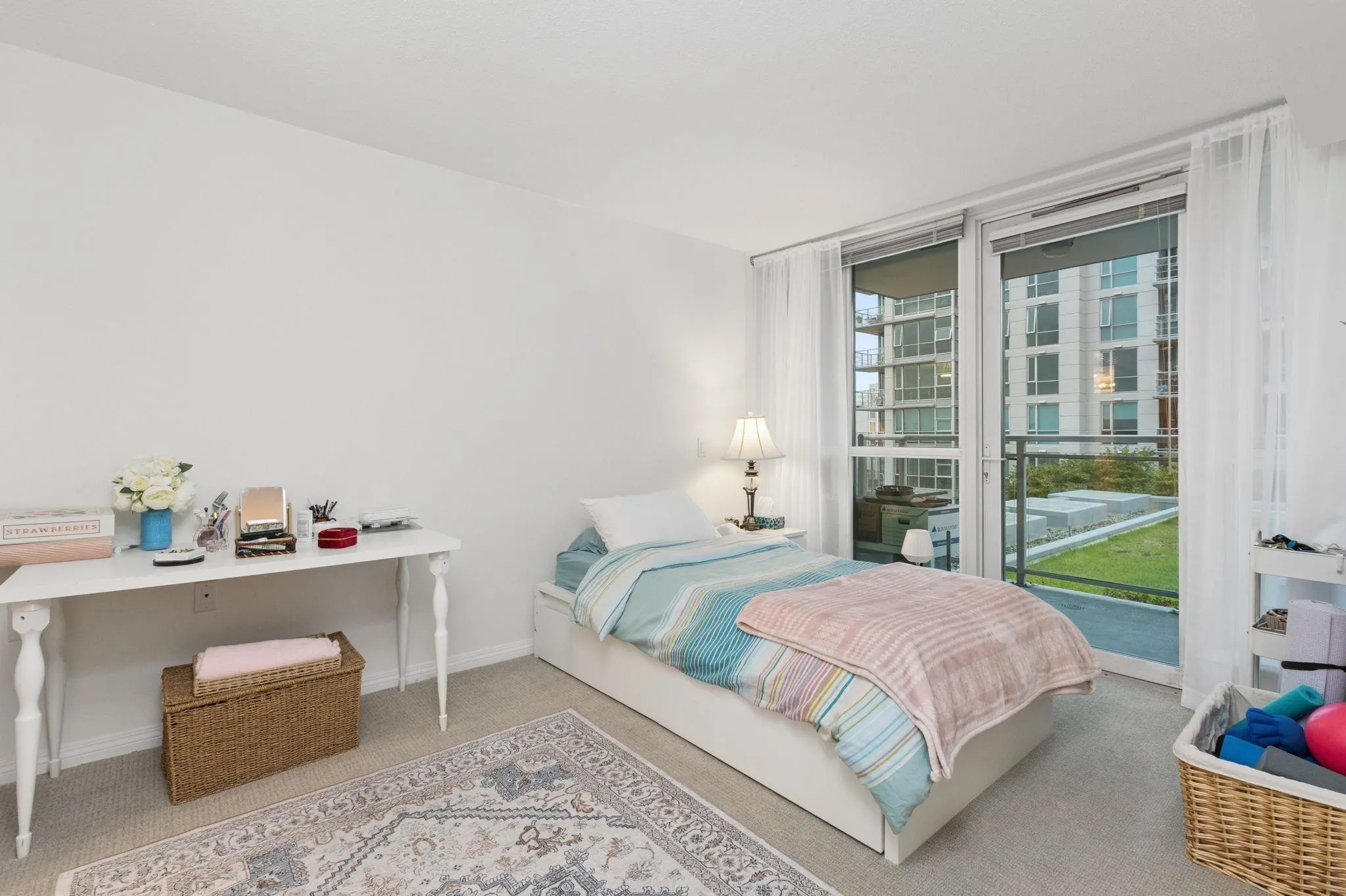188 E Esplanade #607